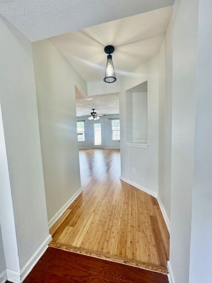 2000 Shaylin Loop - Photo 3 of 23