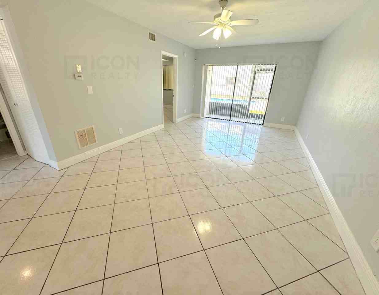 152 Nw 60th Ave #3 - Photo 3 of 12