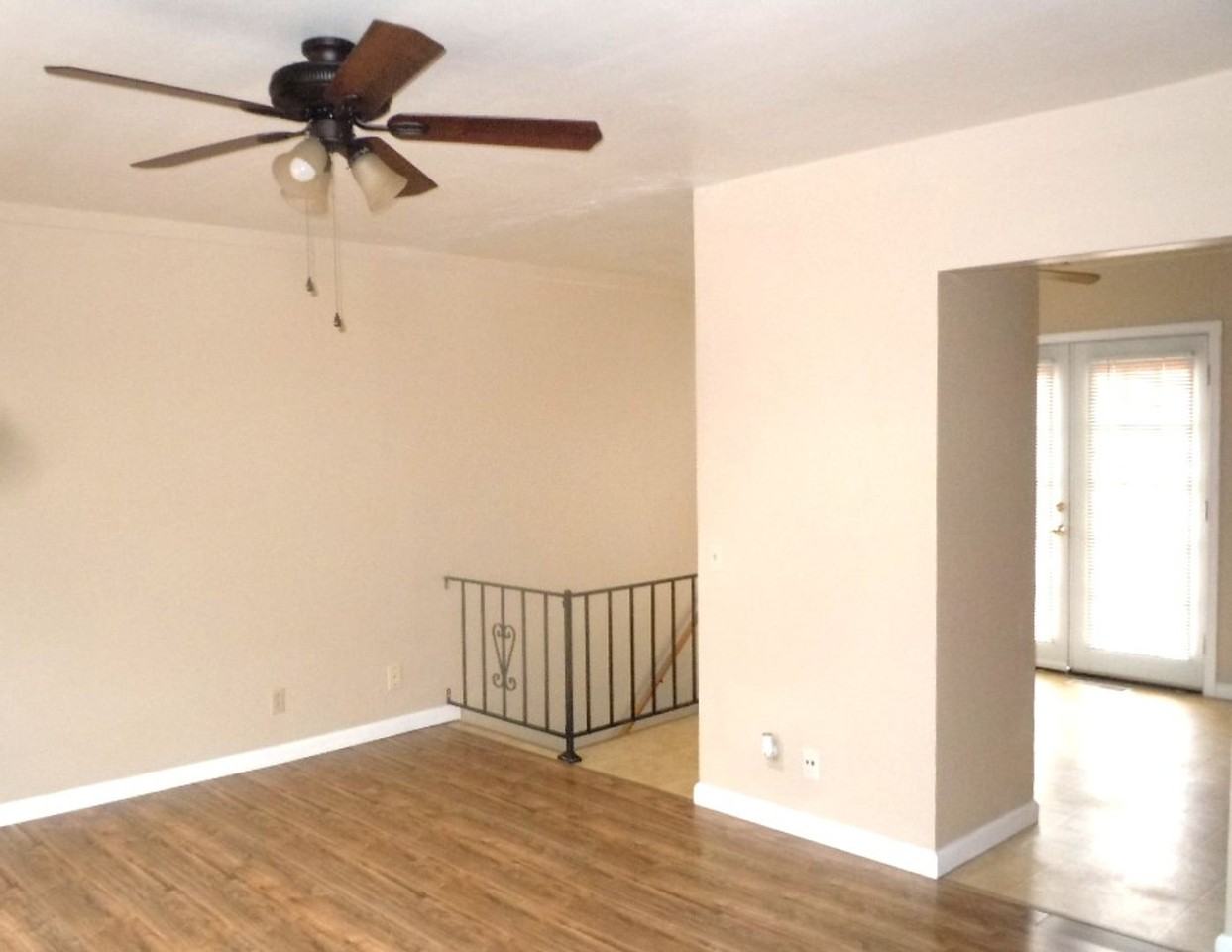 121 Moonlight Dr - Photo 2 of 17