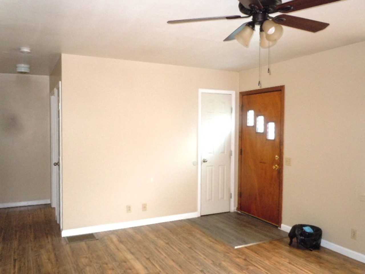 121 Moonlight Dr - Photo 3 of 17