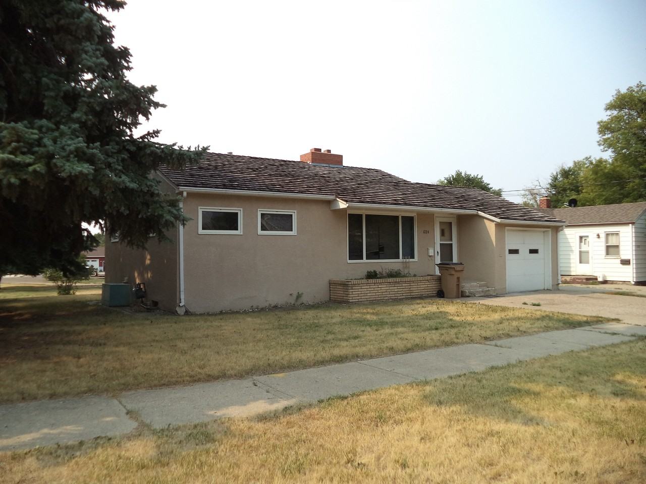 1224 6th Ave Ne - Photo 2 of 13