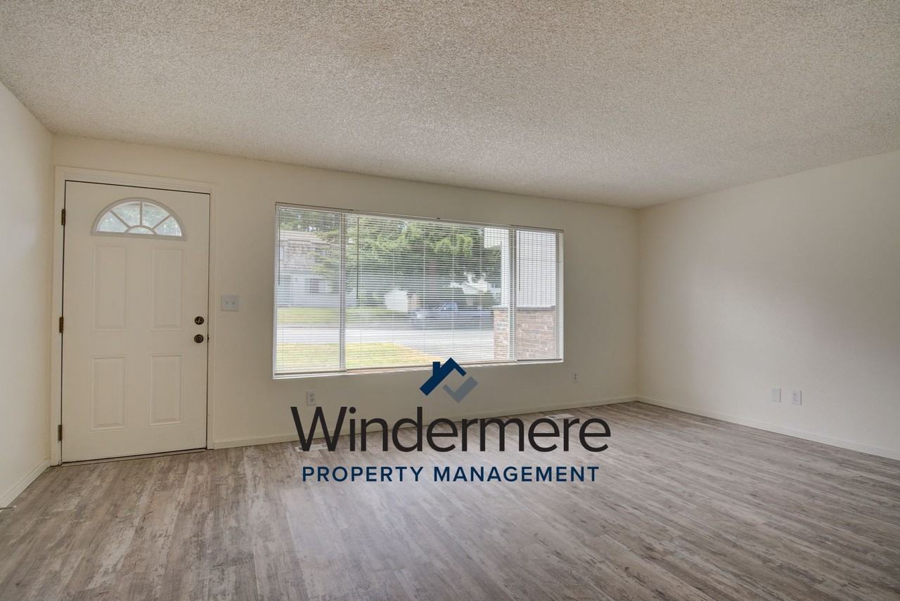 1792 Ne Sumner Dr - Photo 4 of 33