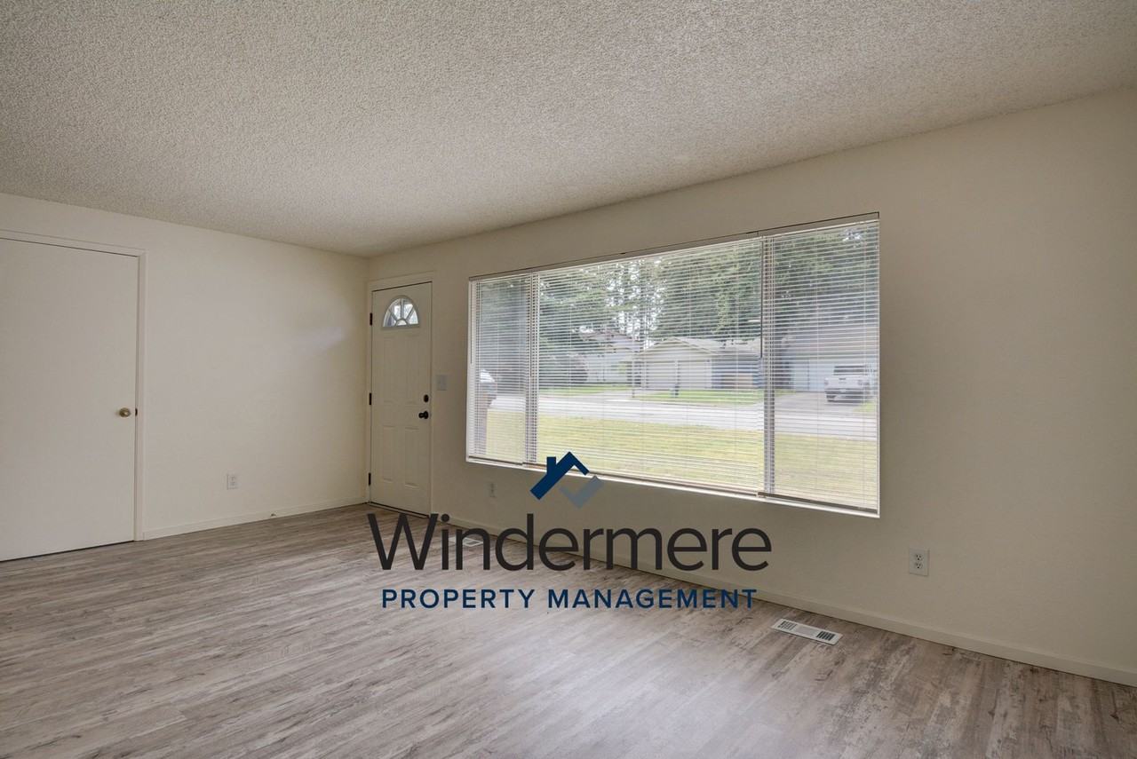 1792 Ne Sumner Dr - Photo 5 of 33