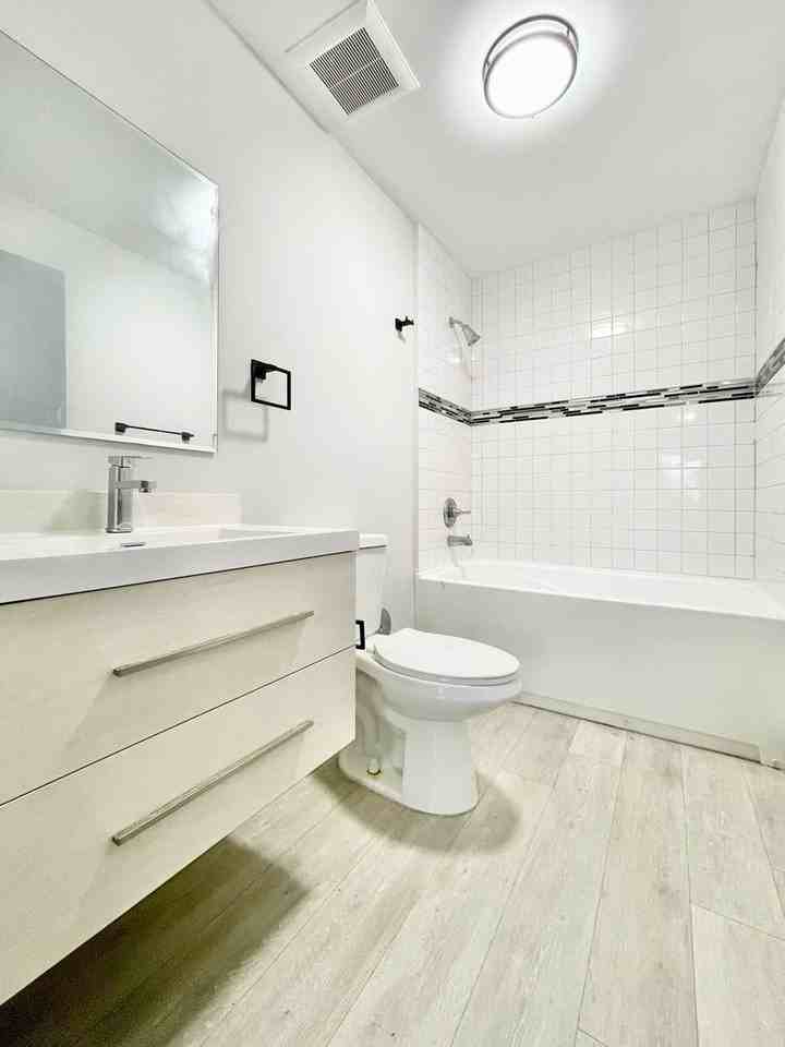 339 Ne 172nd St - Photo 7 of 9
