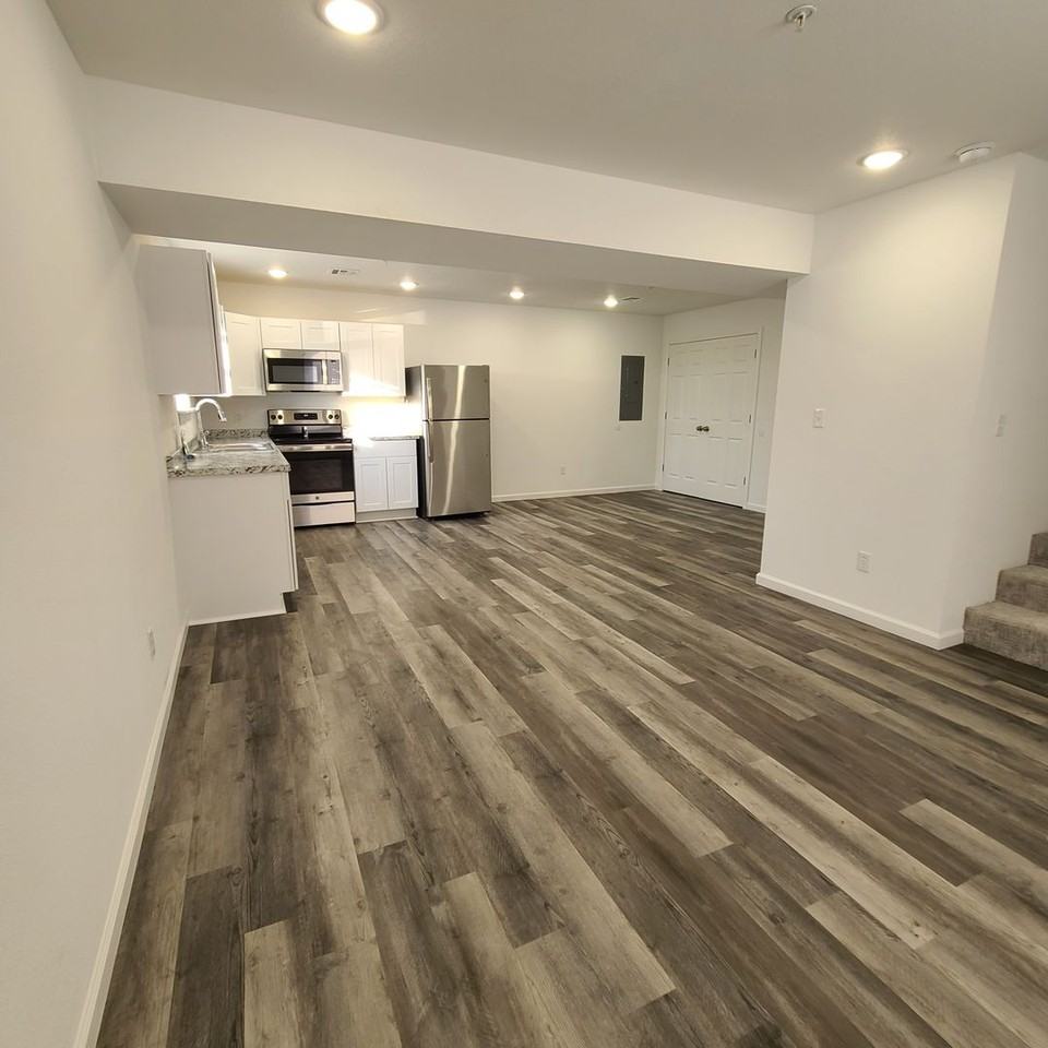 407 Doxey St #4 - Photo 3 of 17