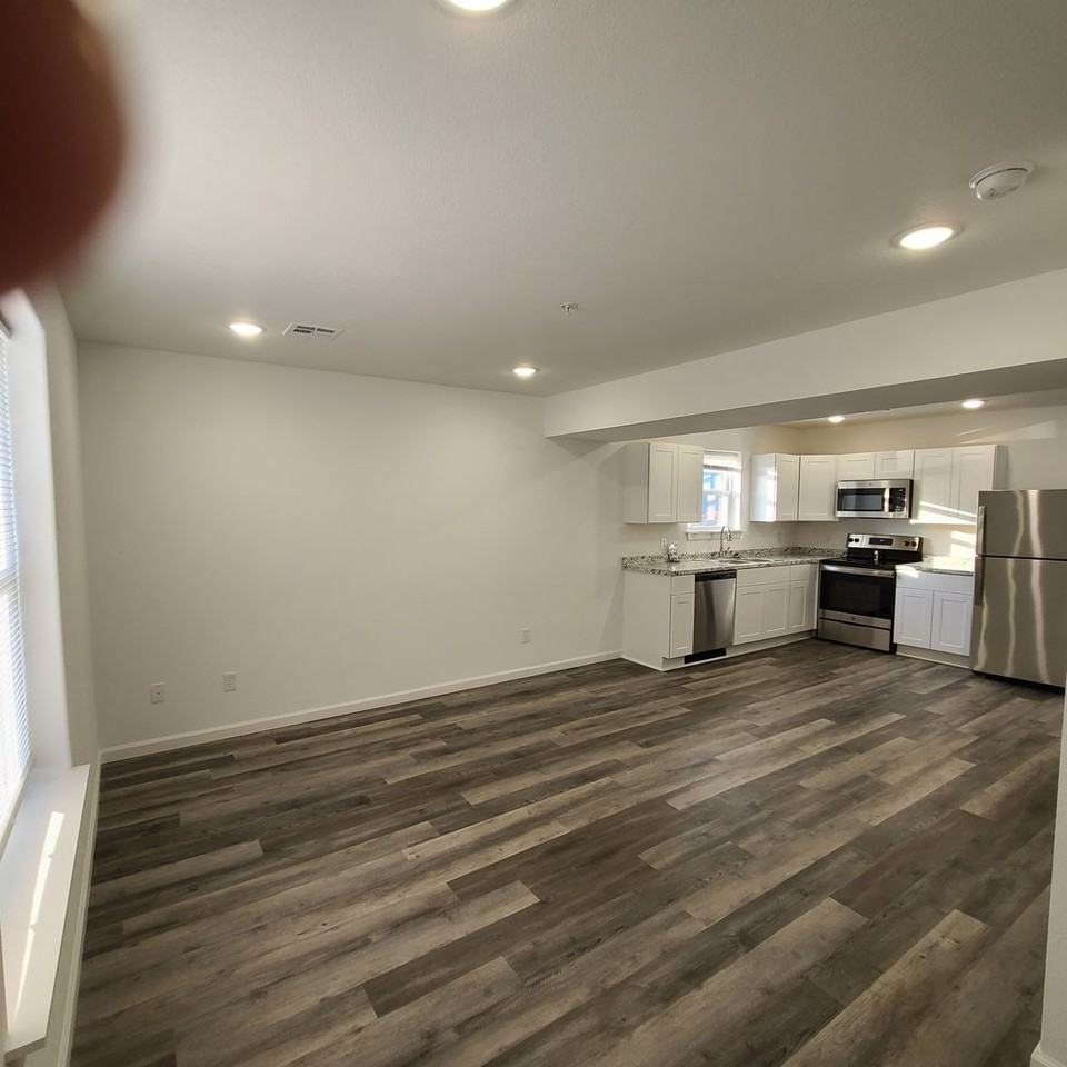 407 Doxey St #4 - Photo 2 of 17