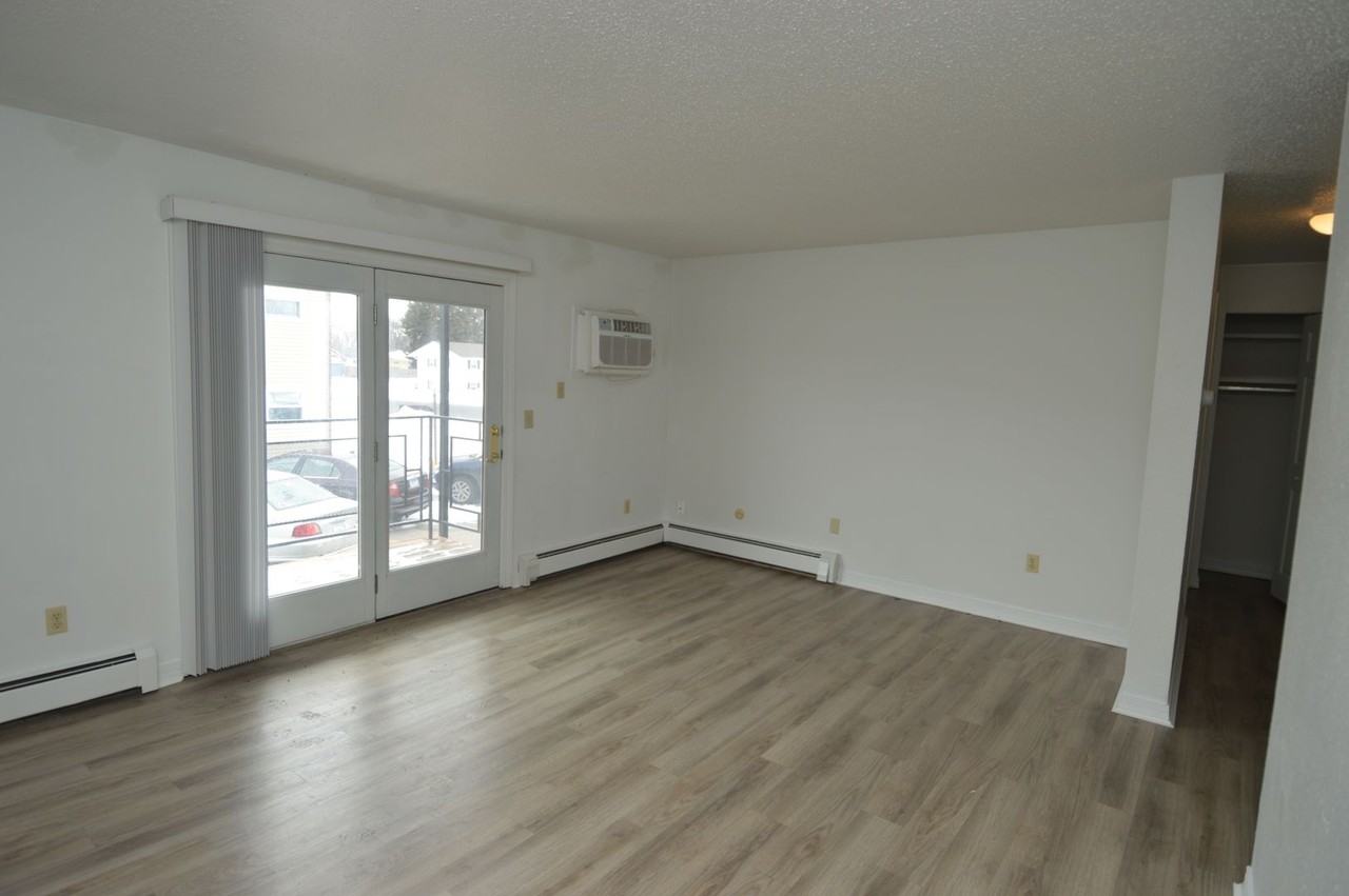 Evergreen Apartments - Photo 2 of 19