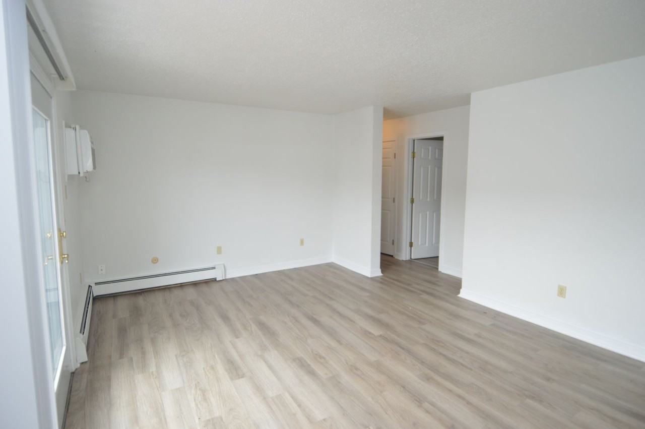 Evergreen Apartments - Photo 5 of 19