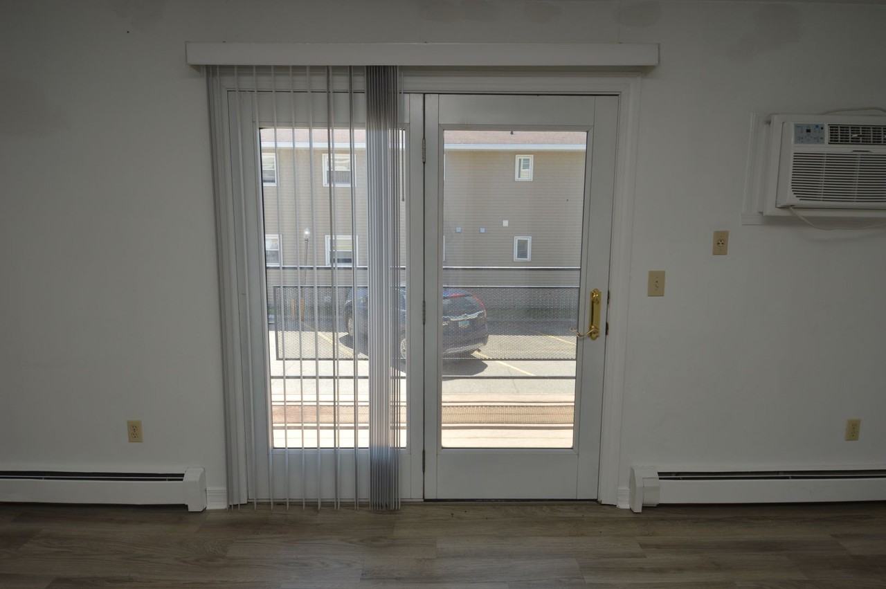 Evergreen Apartments - Photo 6 of 19