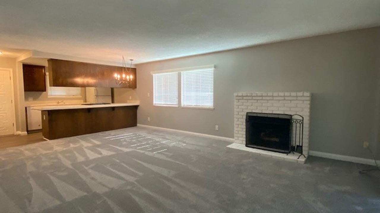 2460 Via Camino Ave - Photo 3 of 15