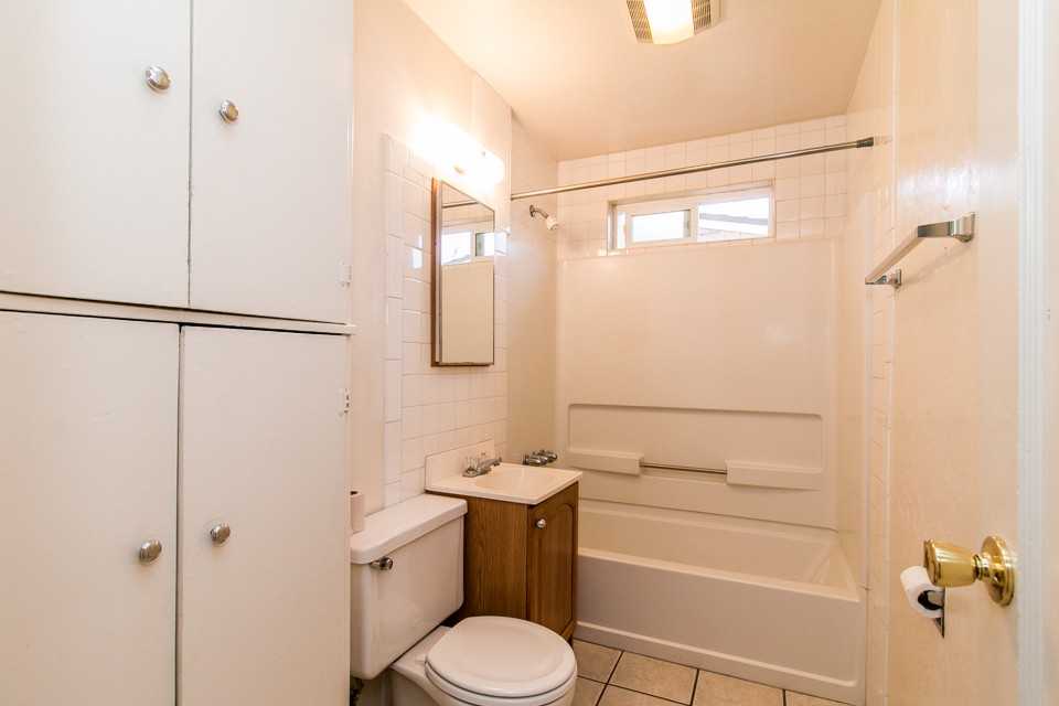121 W D St - Photo 5 of 8