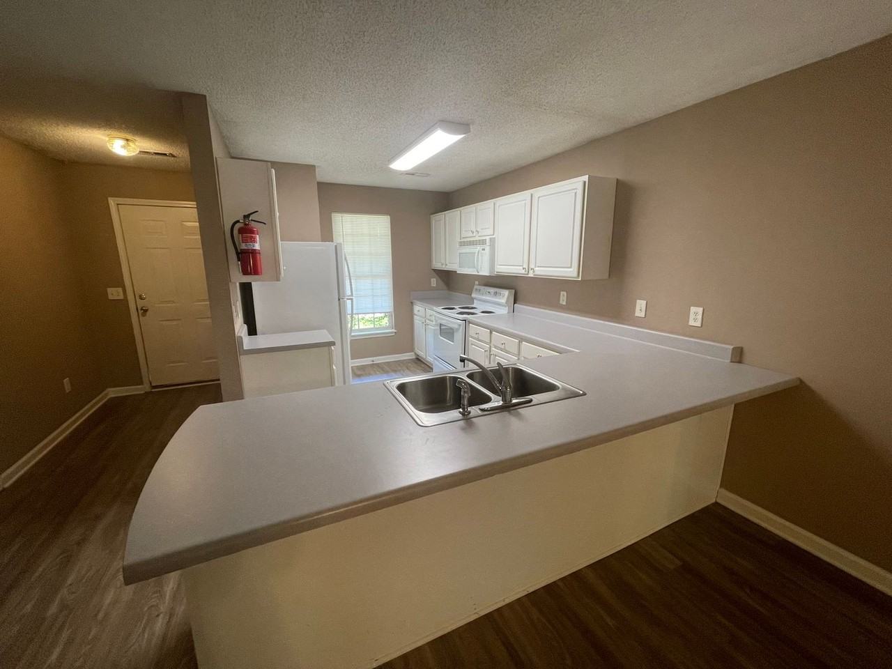 105 Water Oak Ln - Photo 2 of 5