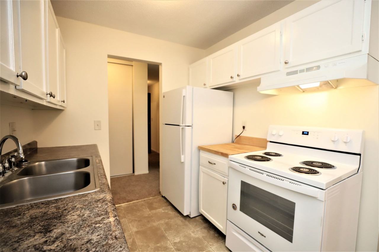 Virginian Apartments - Photo 6 of 34