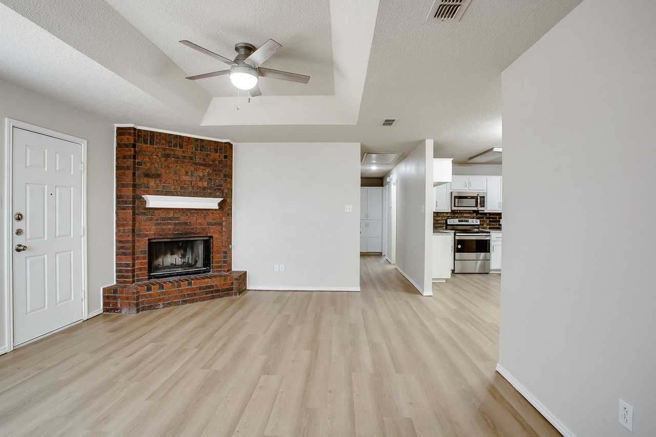 219 Grover Ave - Photo 3 of 16