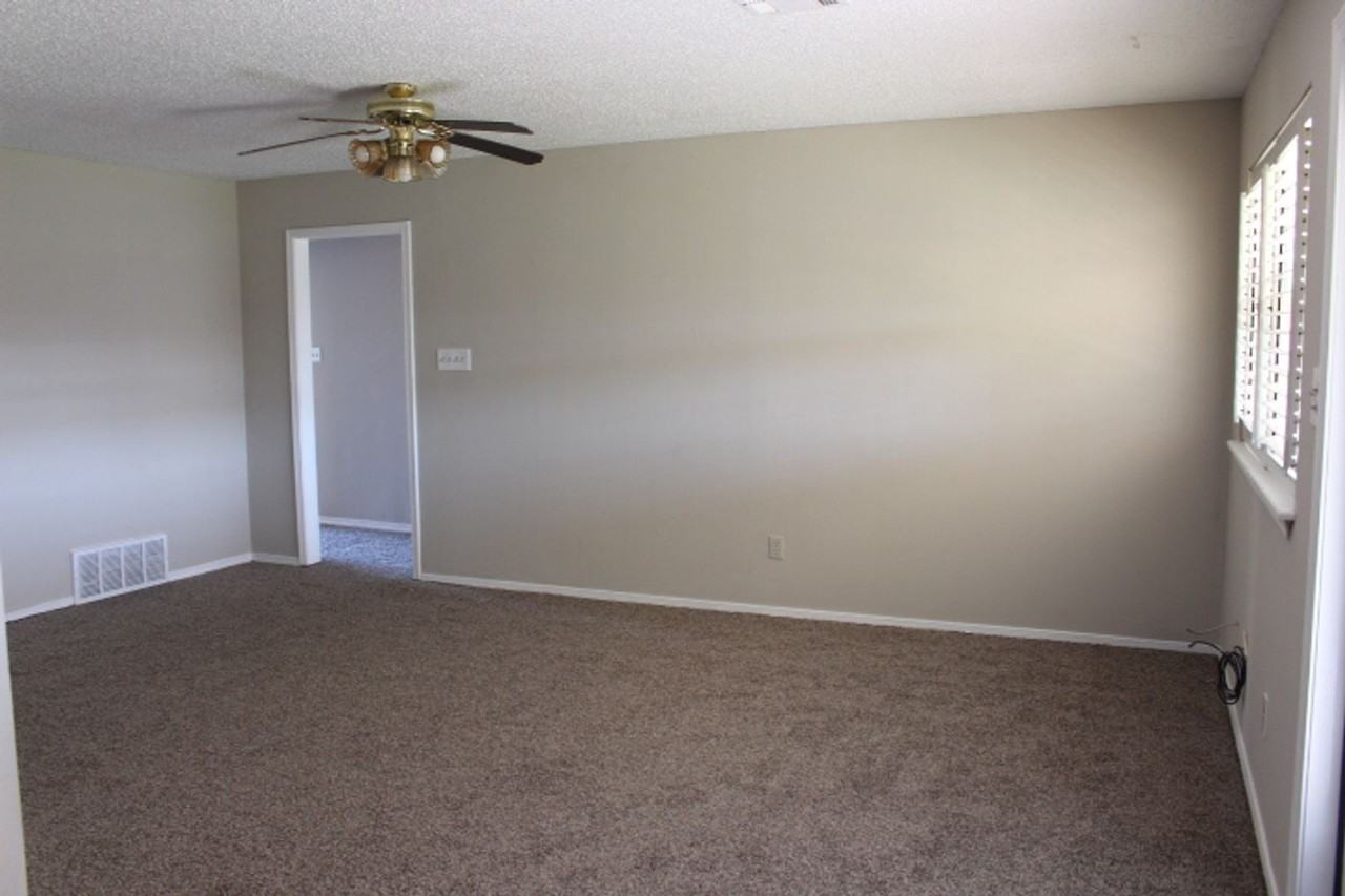 313 Sw 72nd St - Photo 2 of 23