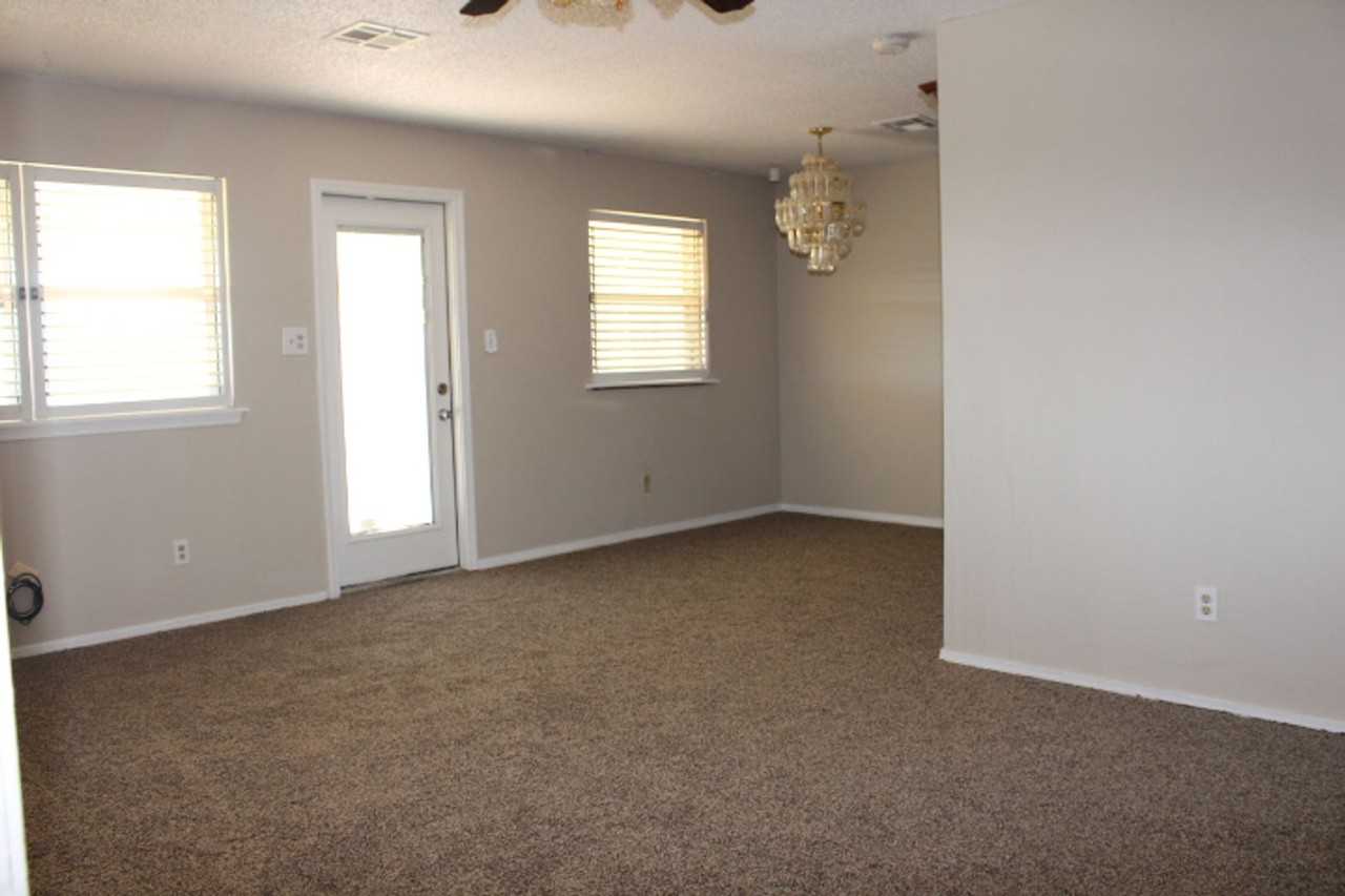313 Sw 72nd St - Photo 3 of 23