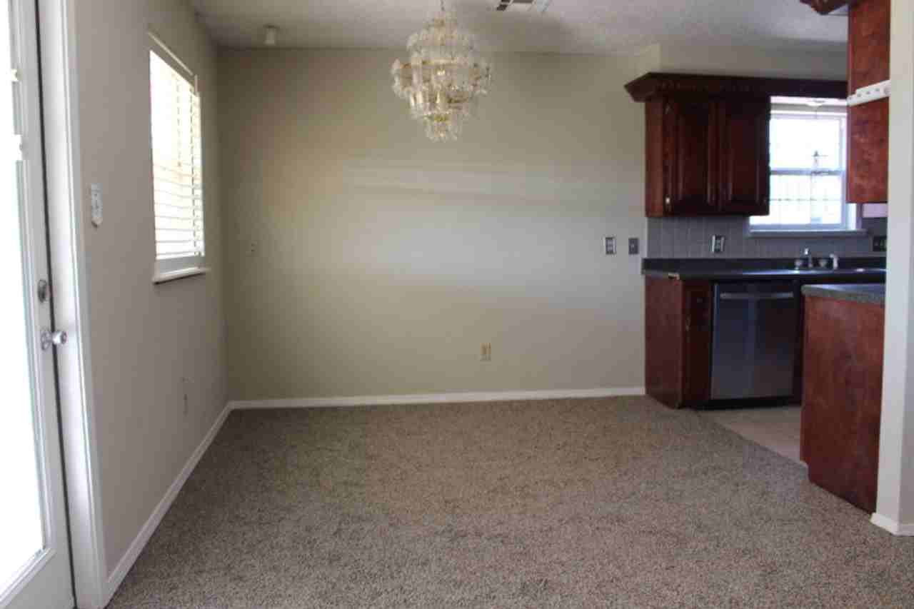 313 Sw 72nd St - Photo 4 of 23