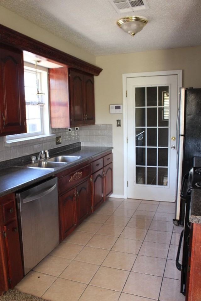 313 Sw 72nd St - Photo 5 of 23