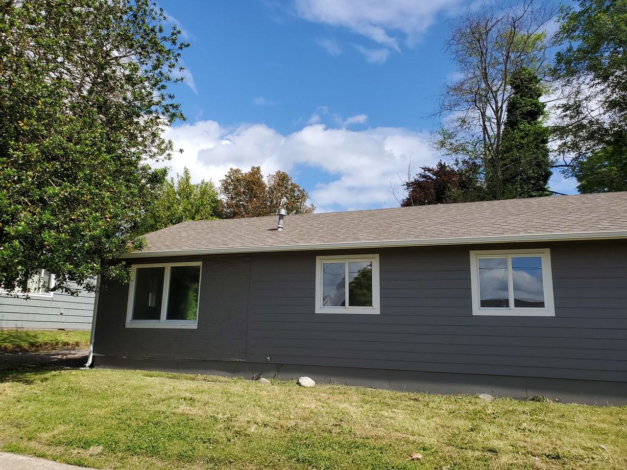 122 Acorn St - Photo 2 of 17