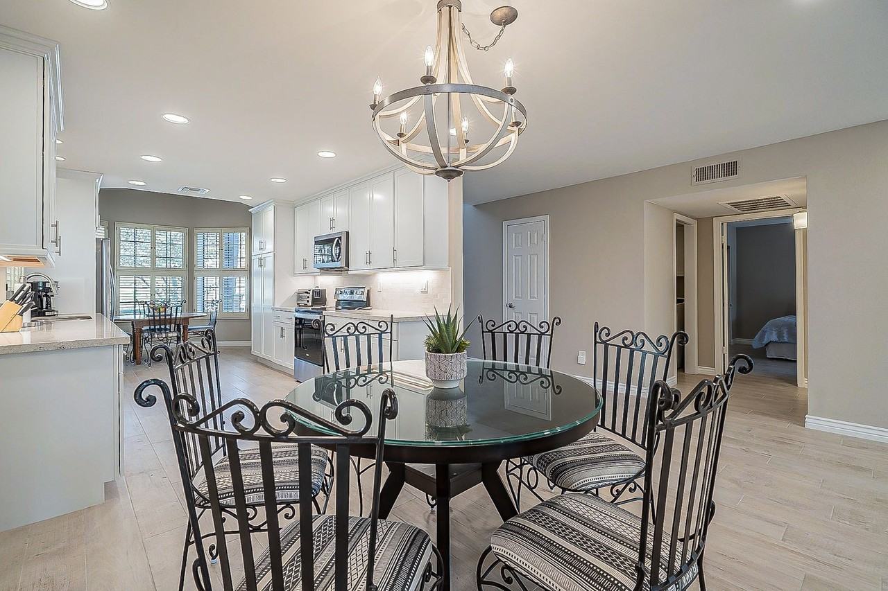 10527 E Fanfol Ln - Photo 4 of 50