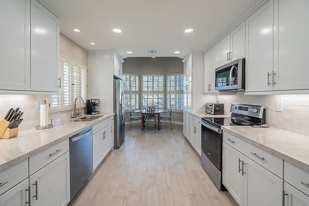 10527 E Fanfol Ln - Photo 6 of 50