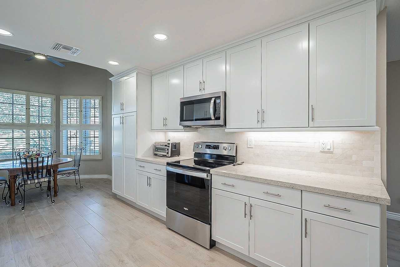 10527 E Fanfol Ln - Photo 7 of 50