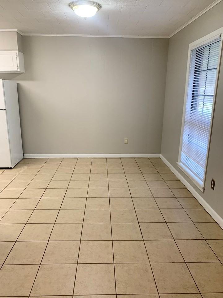 321 Bradford Dr - Photo 3 of 15