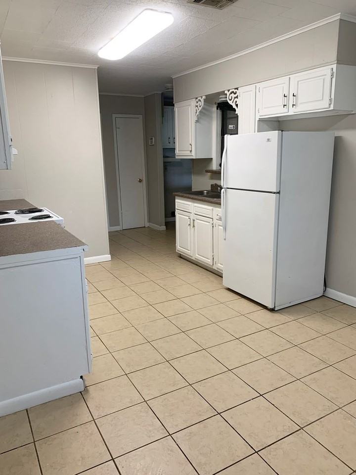 321 Bradford Dr - Photo 4 of 15