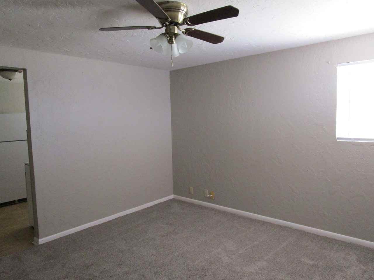 311 1/2 E Oklahoma Ave - Photo 3 of 11