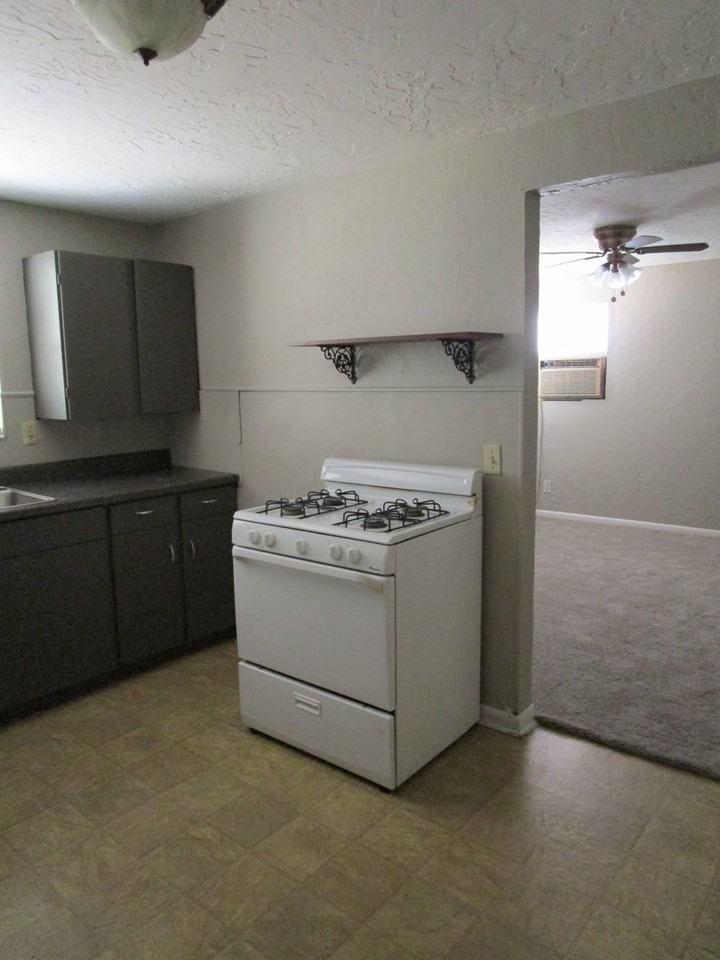 311 1/2 E Oklahoma Ave - Photo 6 of 16