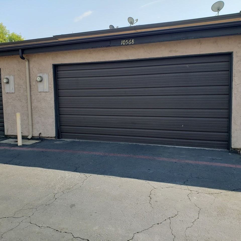 10568 White Oak Dr - Photo 2 of 10