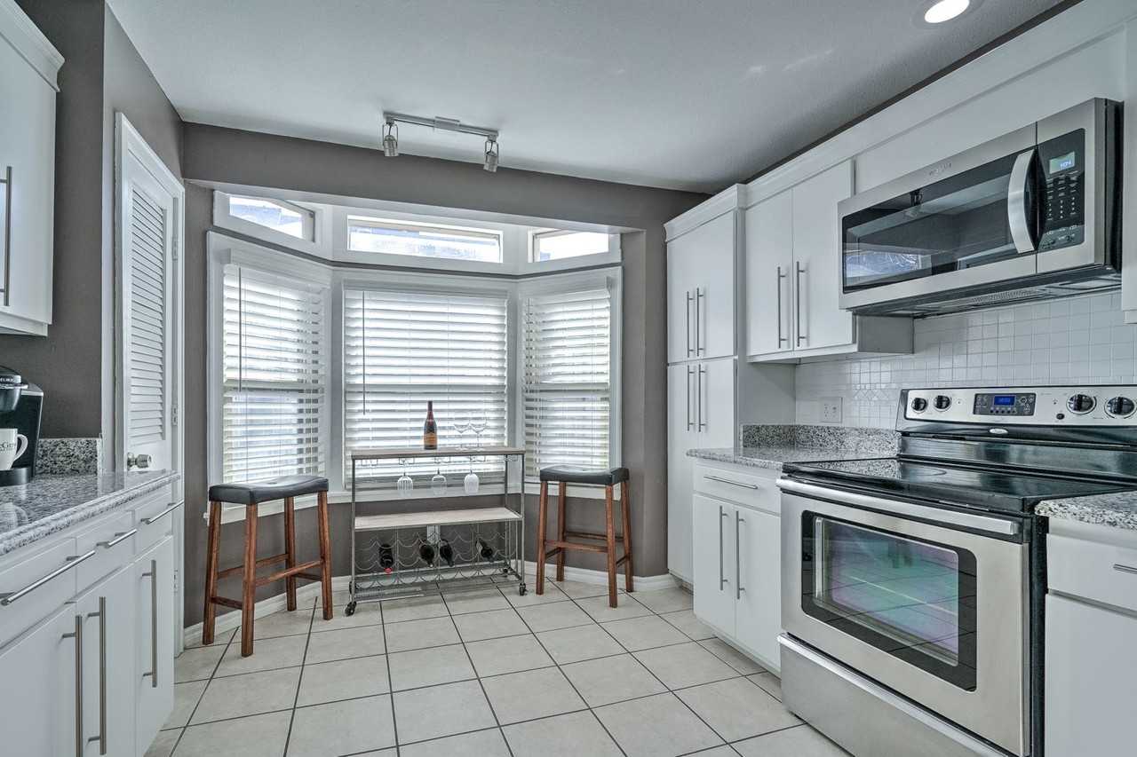 1219 S Lawton Ave #10 - Photo 2 of 30