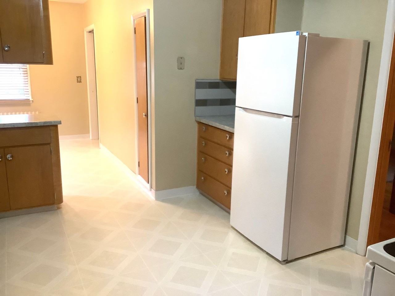 329 1st Ave W - Photo 4 of 14
