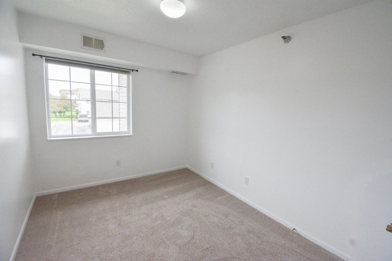 2094 11th Ave Se #D - Photo 5 of 11