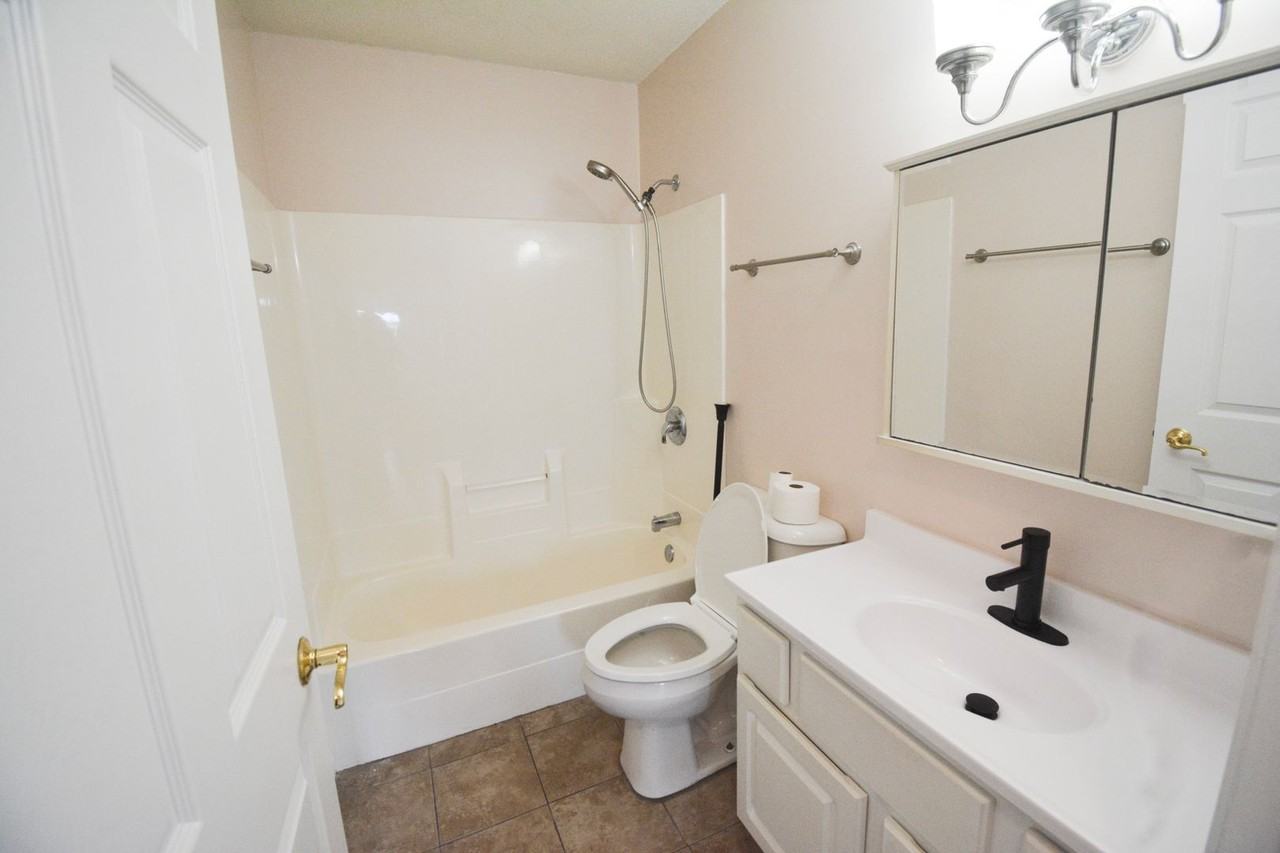 2094 11th Ave Se #D - Photo 7 of 11