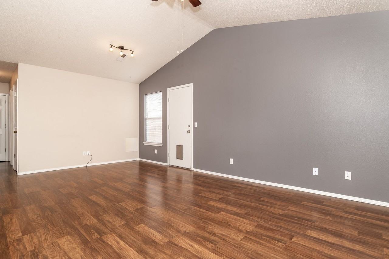 15 Brookhollow Pl - Photo 3 of 14