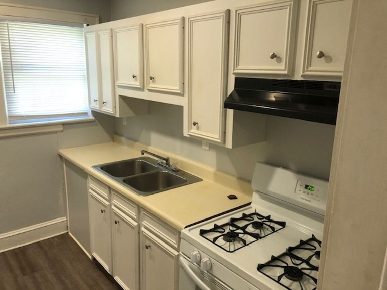 104 E Merrick St - Photo 6 of 12