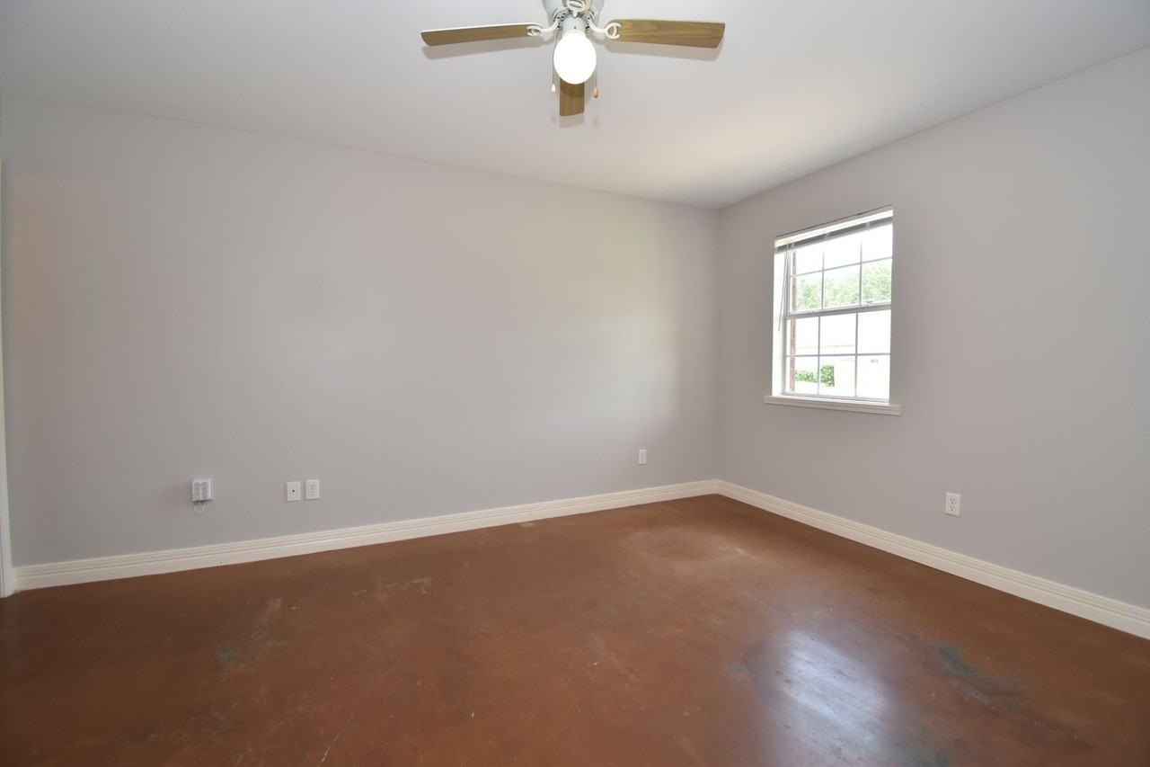 1107 Cottonwood Dr - Photo 3 of 16