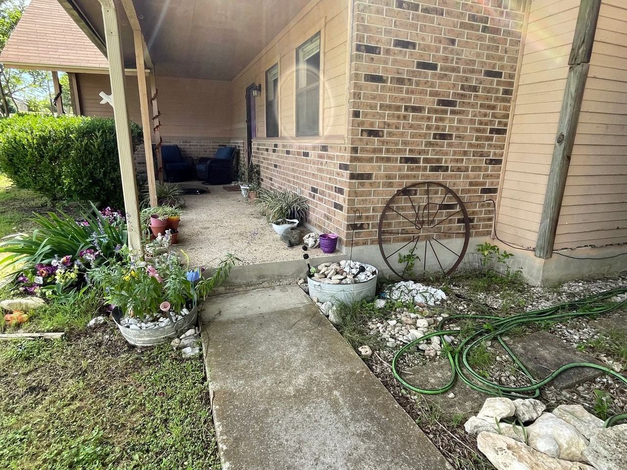 455 Ridge Dr - Photo 3 of 8