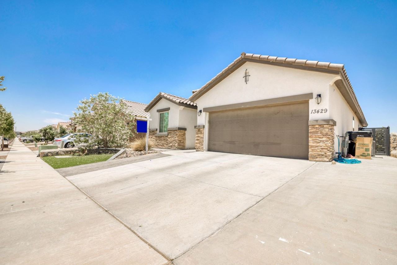 13429 Plumpton Rd - Photo 2 of 36