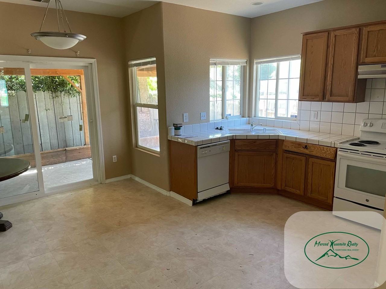 2204 Birchwood Ct - Photo 3 of 8