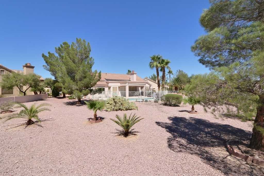 2404 Floyd Ct - Photo 3 of 17