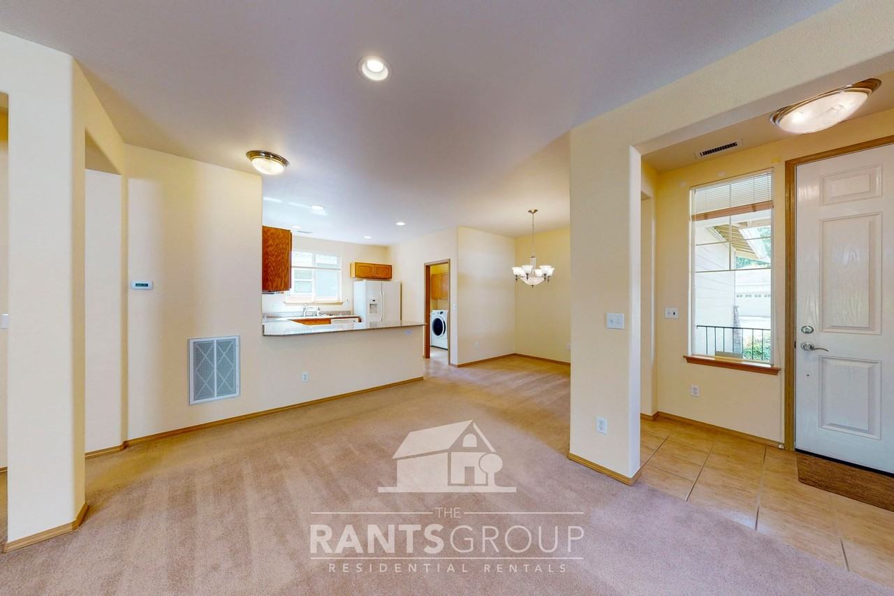 8242 Bainbridge Loop Ne - Photo 3 of 27