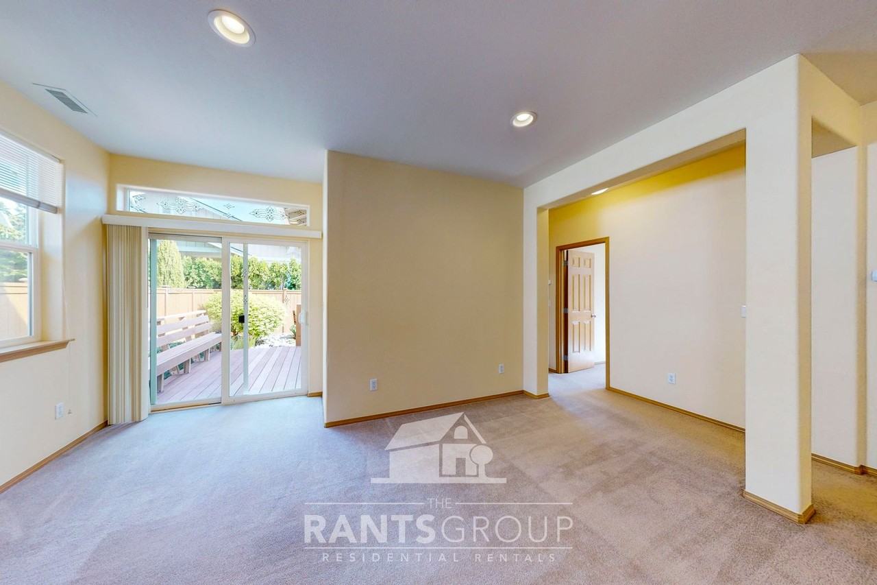 8242 Bainbridge Loop Ne - Photo 4 of 27
