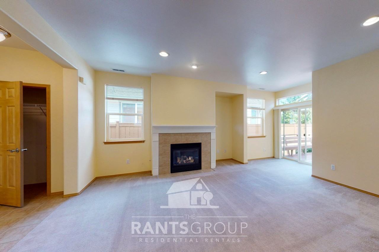 8242 Bainbridge Loop Ne - Photo 6 of 27