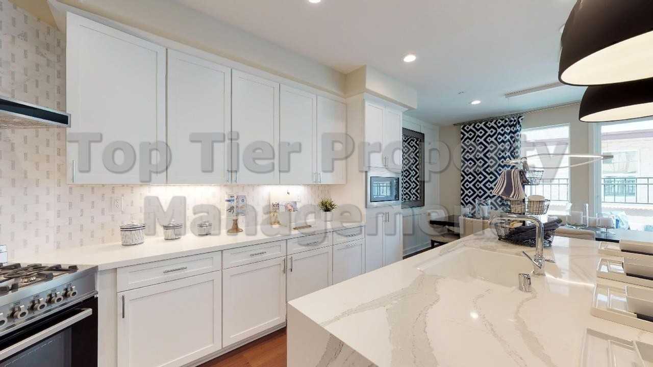 325 Stoneyridge Ln #3 - Photo 3 of 17