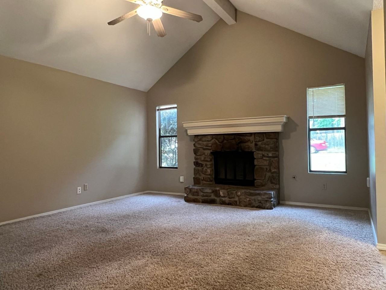 127 Rolling Oaks Dr - Photo 2 of 19