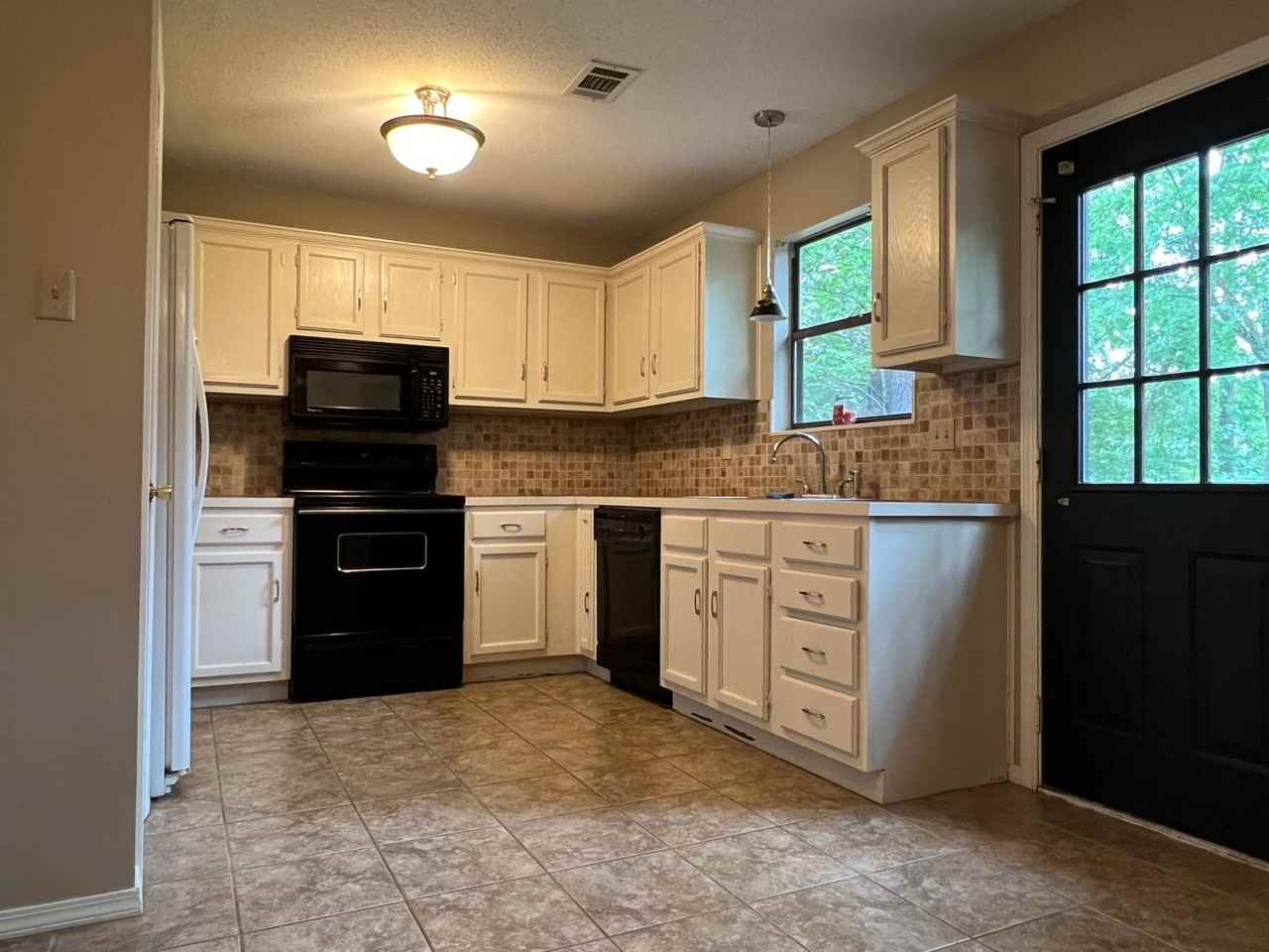127 Rolling Oaks Dr - Photo 6 of 26