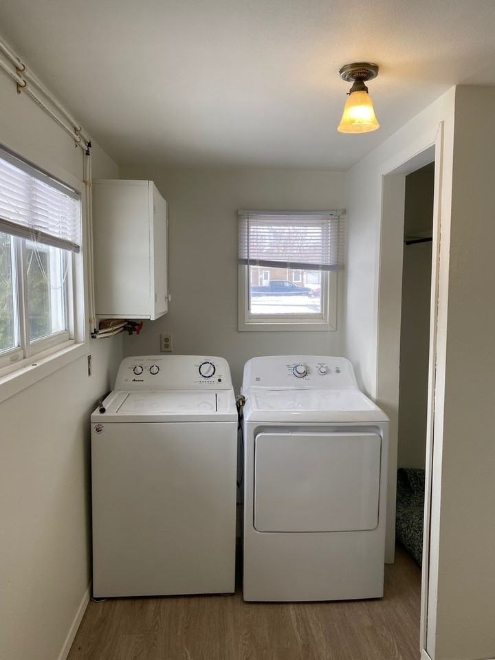 806 3rd Ave NE - Photo 3 of 9