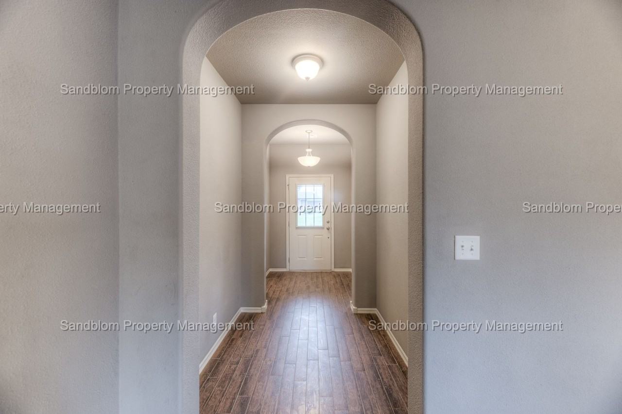 3911 W 105th St S - Photo 3 of 23